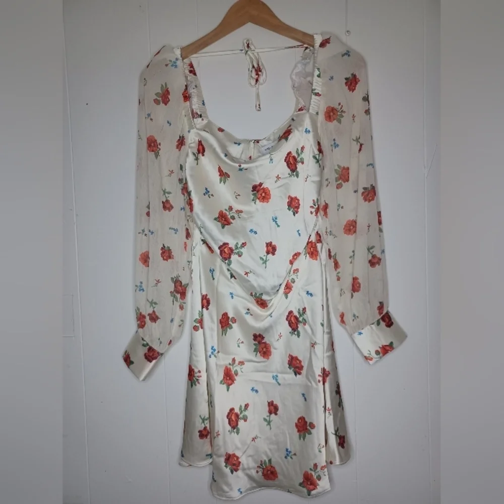 WeWoreWhat Cream Floral Long Sleeve Dress